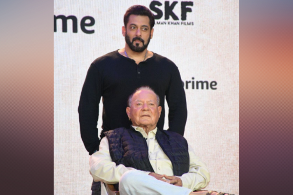 মুম্বাইয়ে আইসিইউতে ভর্তি বর্ষীয়ান চিত্রনাট্যকার সেলিম খান